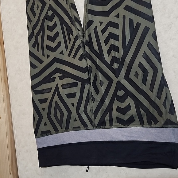 Lululemon Capri leggings size 6 - Picture 7 of 8
